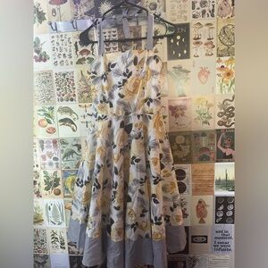 Reitmans floral flouncy dress. Form fitting around waist. Size 3